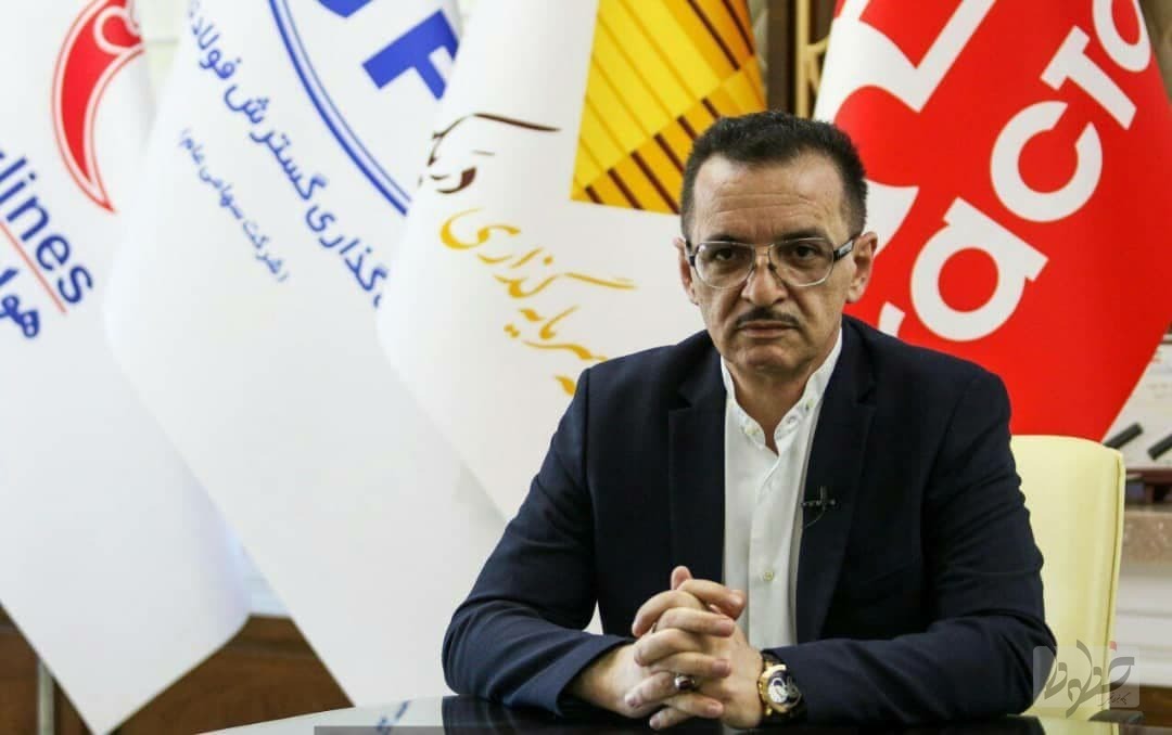 آقایان به جای موج‌سواری تراکتور را تحویل بگیرند