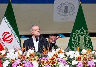 دنیا باید ببیند که مردم ایران چگونه برای پاسداشت انقلاب و اطاعت از رهبری به صحنه آمده‌اند